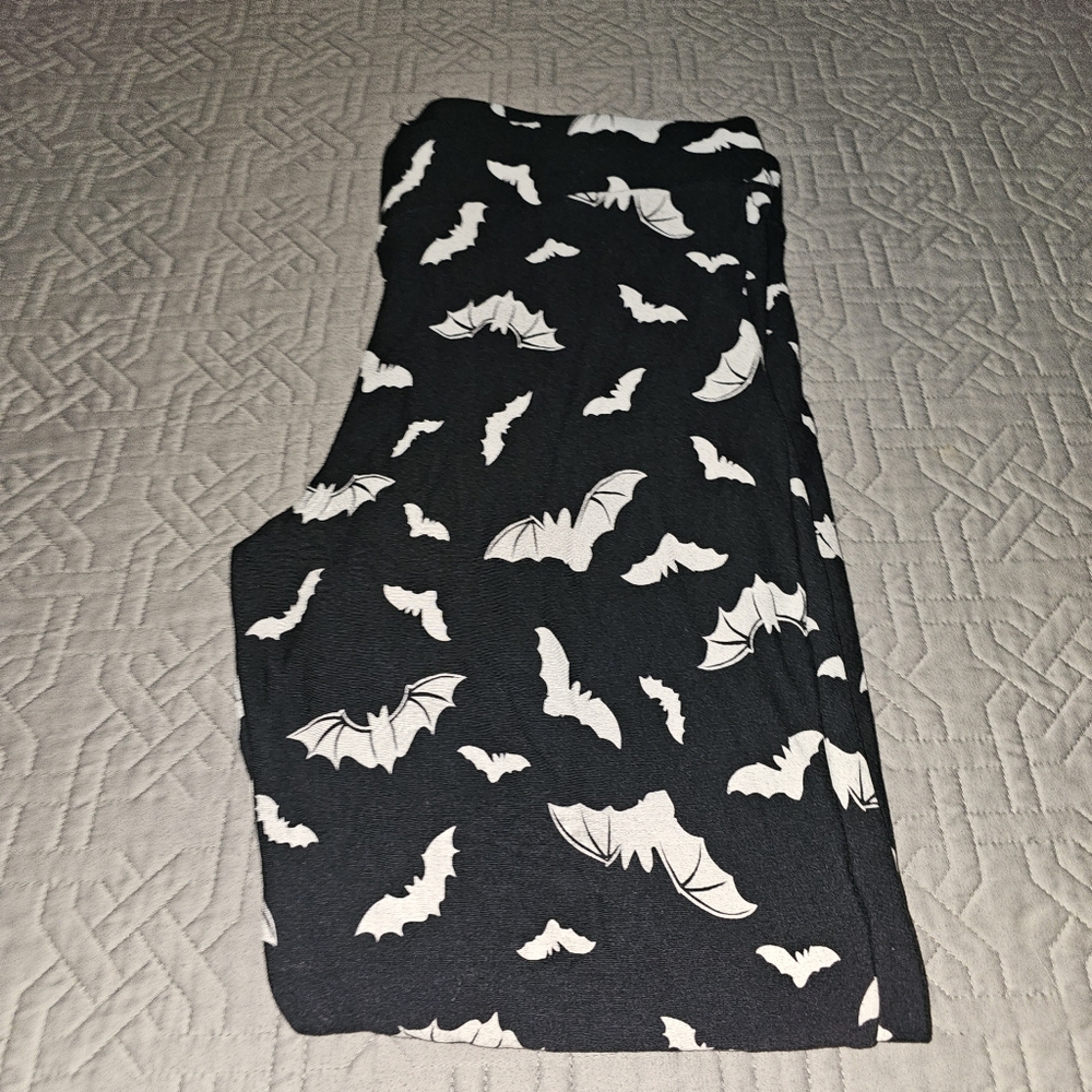 Torrid Fleece Lined Leggings Bat Print. 2xl